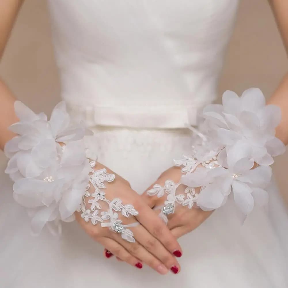 2019 Hot Sale High Quality White Short Paragraph Elegant Rhinestone Bridal Wedding Gloves Wedding accessories