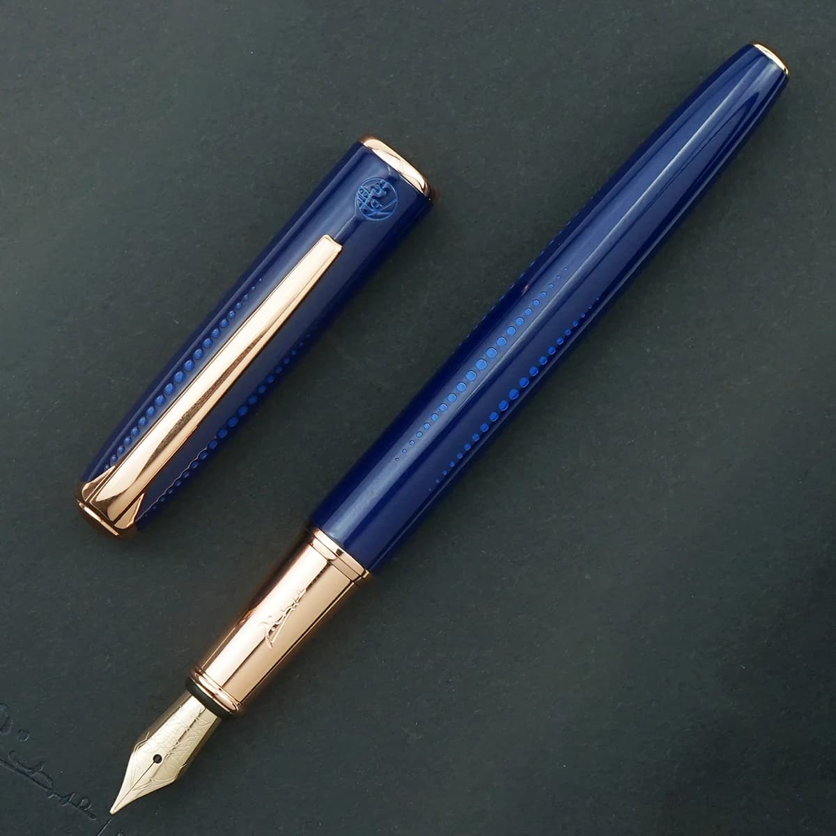 New Picasso  916 Blue Metal Fountain Pen Iridium Medium Nib with Beautiful Blue Dots Office Business School Gift Ink Pen