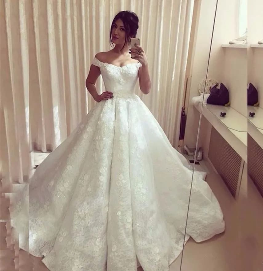 Customized Off the Shoulder V-neck 3D Flowers Lace Applique Puffy Wedding Dress 2025 Royal Style Arabic Dubai Bridal Gowns