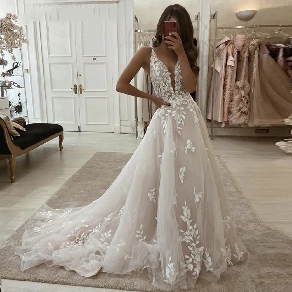 BEPEITHY Customized Sexy A Line Lace Wedding Dresses For France Girl 2021 V Neck Court Train Ivory Robe De Mariée Bridal Gown