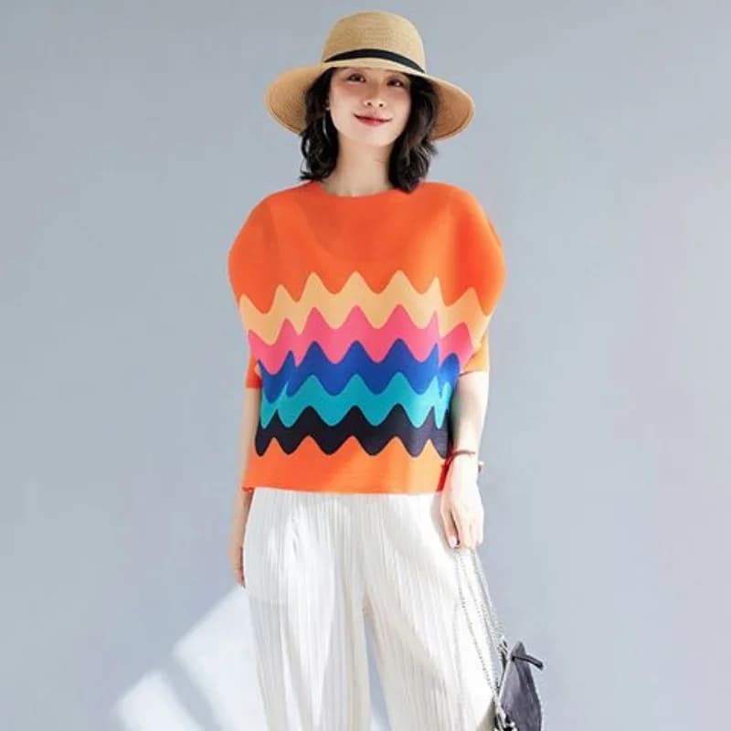 Wrinkled summer new top, loose and slimming, covering flesh with colorful stripes, high-end temperament T-shirt for women
