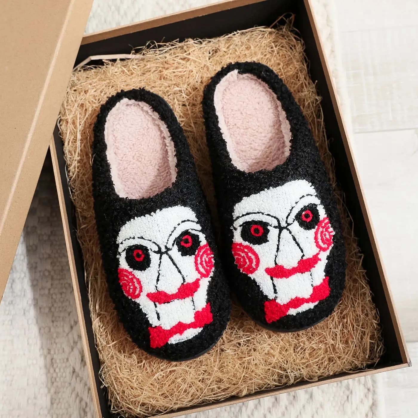 Horror Movie Chainsaw Horror Skull Pattern Fashion Embroider Plush Home Thick-Soled Comfortable Woolen Cotton Slippers Personalized Warm Non-Slip Indoor Slippers for Men and Women Can Wear Halloween C