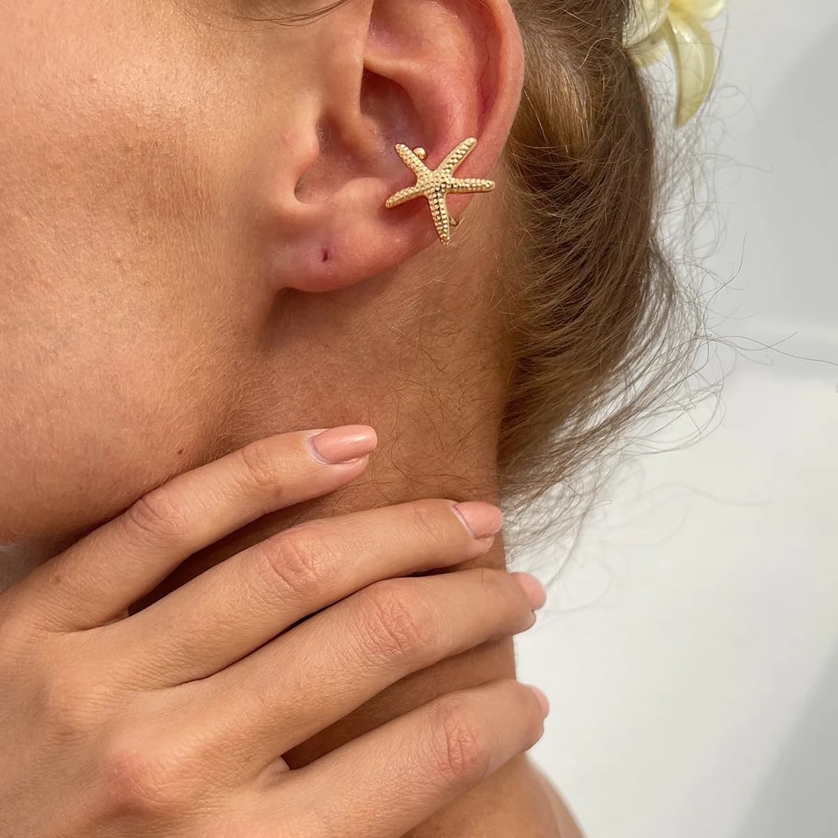 Trendy Starfish Ear Clips Fake Piercings Earrings for Women Boho Shell Conch Asymmetrical Stud Earrings Beach Party Jewelry Gift