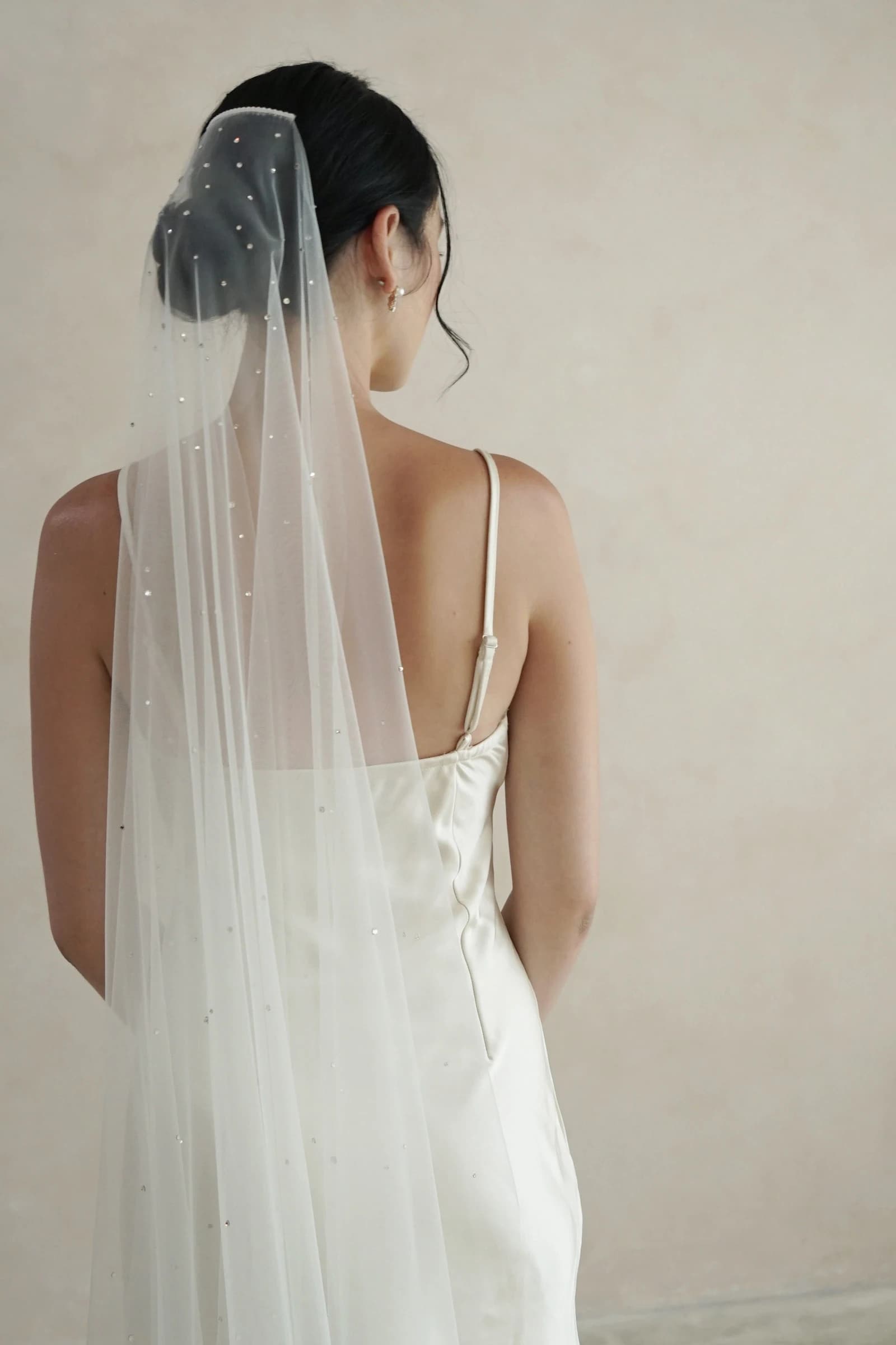 TOPQUEEN V71A Sparkling Bridal Veil With Crystal Glitter Wedding Veil High Quality Rhinestones Veil for Bride 1 Tier Cathedral