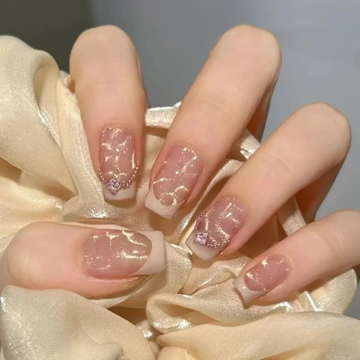 Press On Nails Handmade Water Ripple Cat Eyes Nude Color Gentle Temperament Fake Nail Patches Are Removable and Reusable