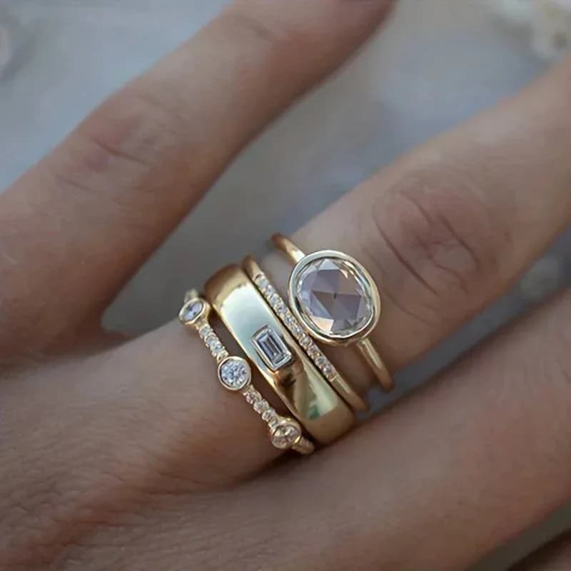 Attractive Gold Color Inlaid with White Stone Round Rings Set Fashion Party Gorgeous Engagement Wedding Rings for Women Jewelry