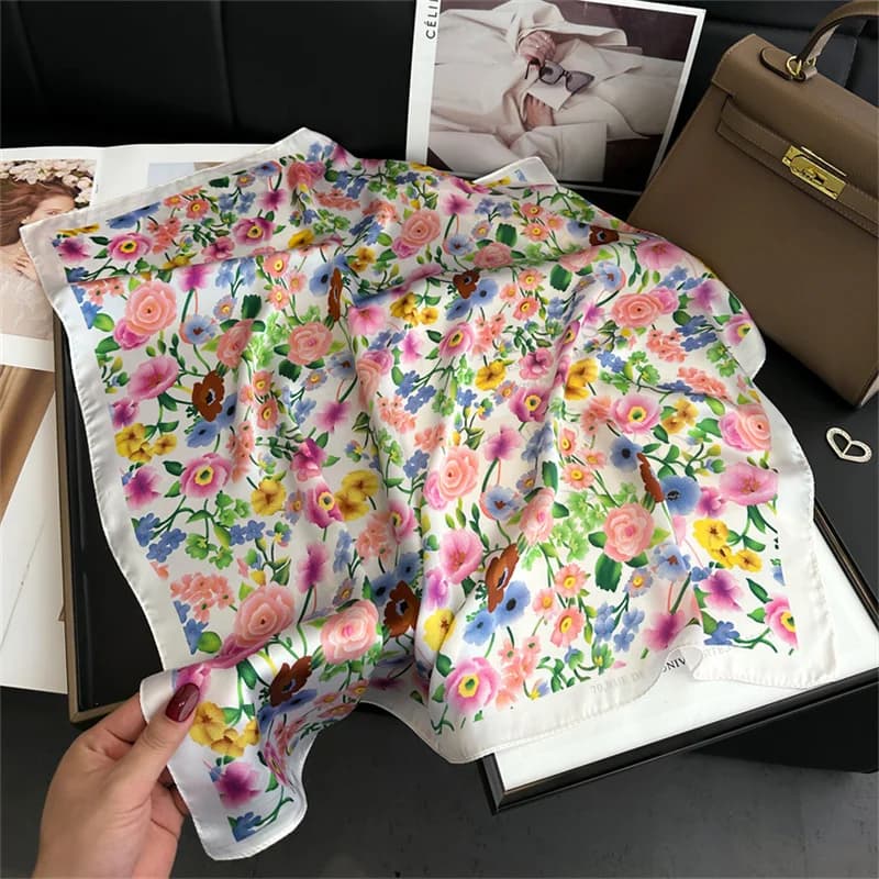 2024 New Fashion 70X70cmPrinted Women's Scarf Pashmina Silk Scarf Square Shawl Decorative Headband Neck Luxury Design Bandana