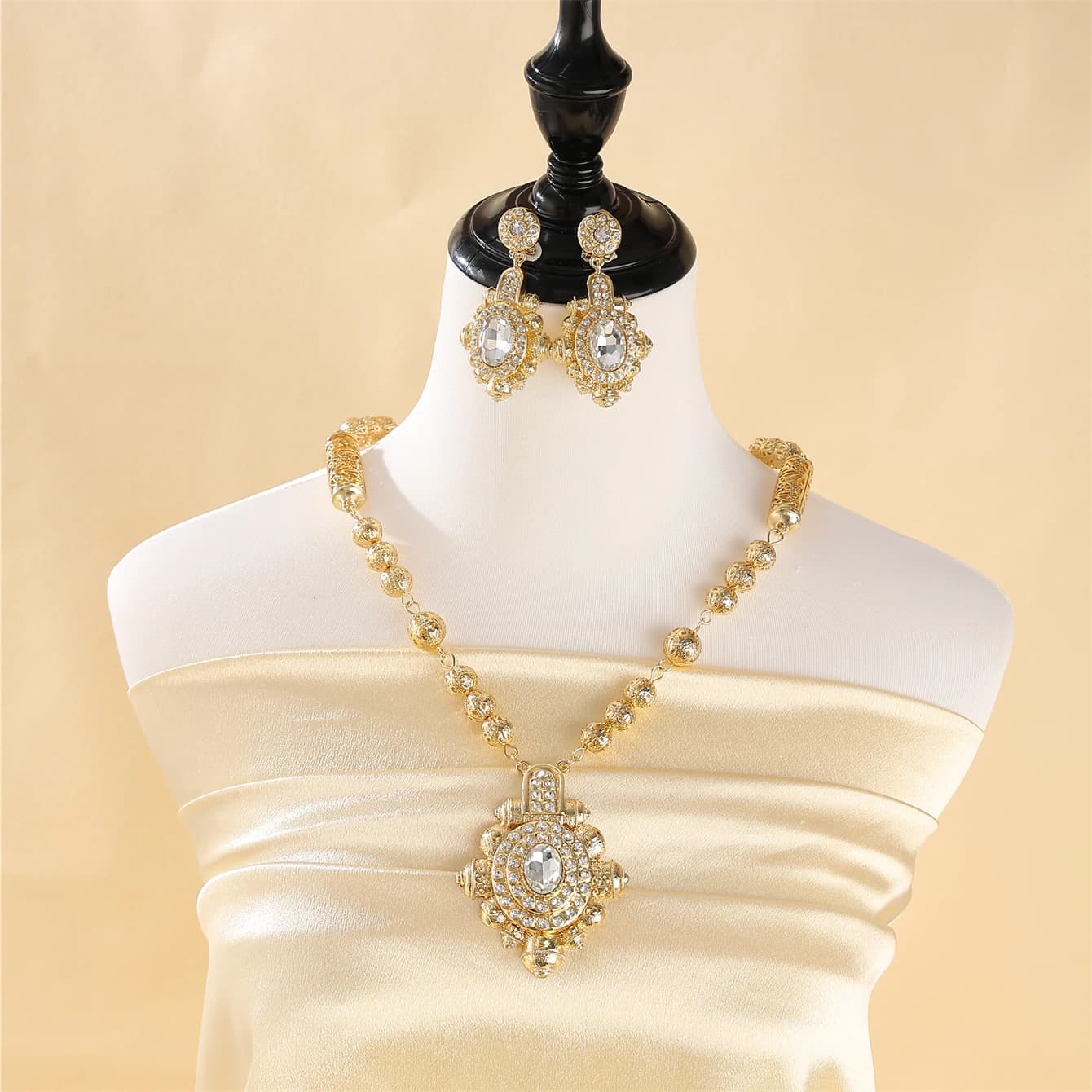 An Exquisite Rhinestone-studded Jewelry Set Two-piece Necklace And Earrings For Arab Bride Classic Lady Cloth Accessories
