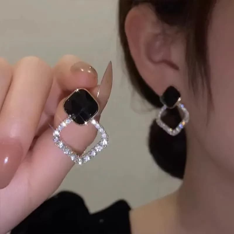 Classic Black Square Ear Stud Women's Fashion Shiny Rhinestone Earrings Hollow Geometric Ear Stud Wedding Bridal Accessories