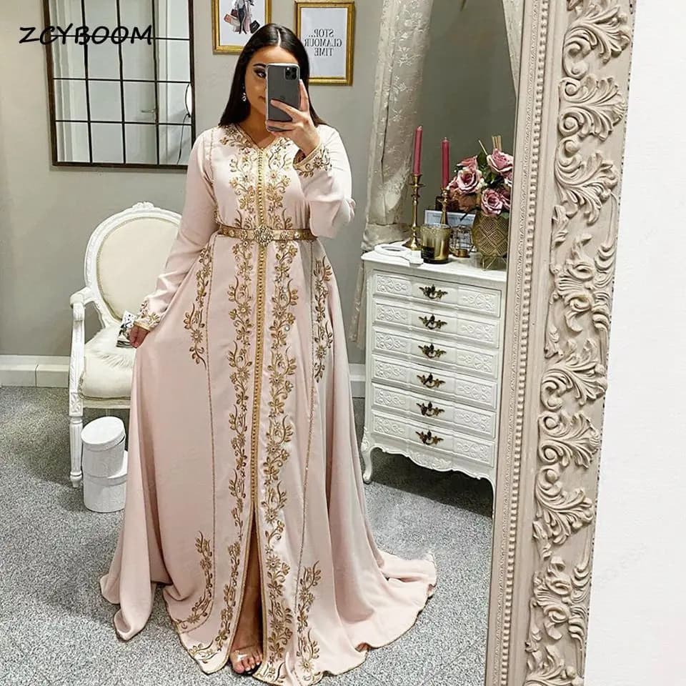 Customized 2025 Long Sleeves Moroccan Caftan Formal Evening Dresses With Embroidery Arabic Dubai Shiny Beaded Party Prom Gowns