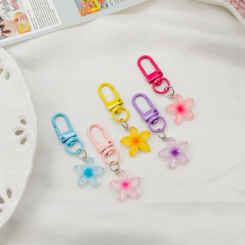Cute Flower Keychains for Women Floral Key Chains Bag Pendant Resin DIY Keyring Jewelry Earphone Decoration Girl Gift