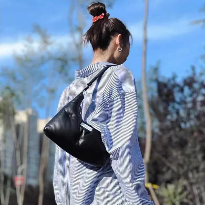 Pleated sponge cloud handbag 2024 chain shoulder and armpit crescent bag niche design fashion versatile handheld crossbody bag