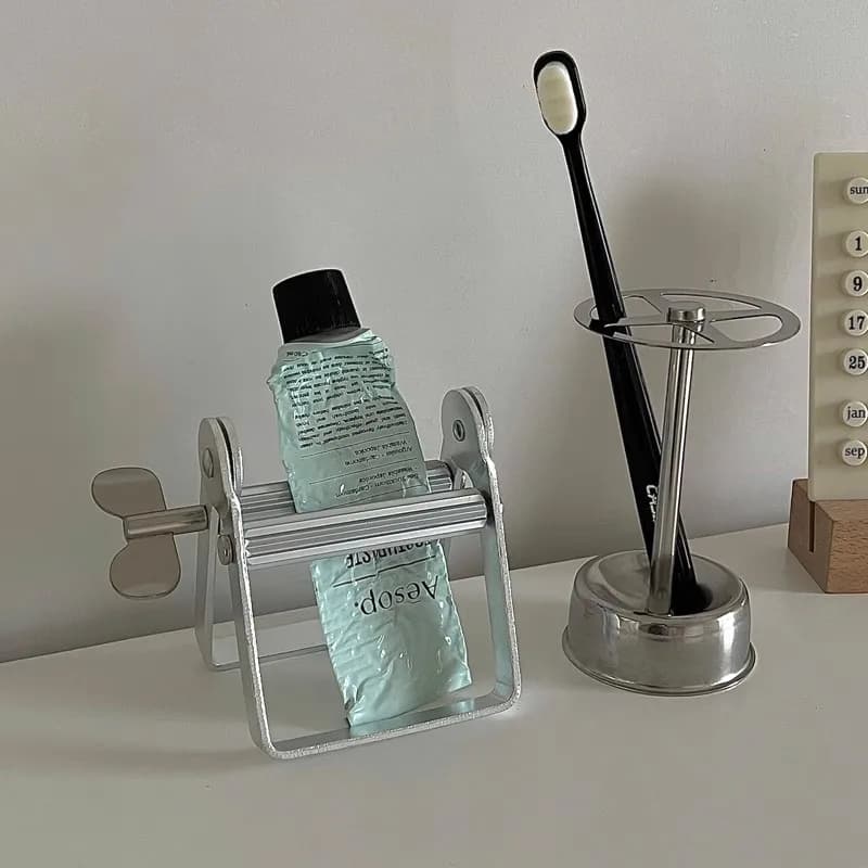 1pcs Tube Squeezer Lazy Toothpaste Dispenser Metal Squeezing Tools Hair Color Dye Cosmetic Paint Squeezer Tube Wringer