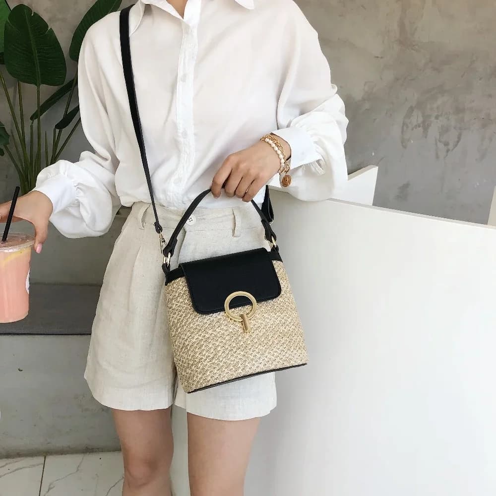 Beach Vacation Woven Women's Bag 2023 New Fashion Trend Korean Version Versatile Fashion Handheld Crossbody Bucket Bag