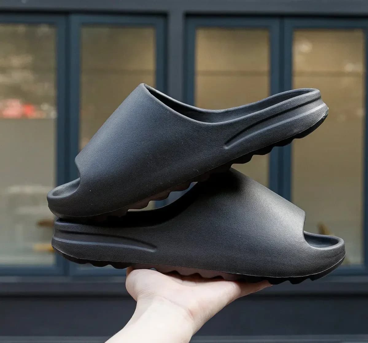 2025 Men's Fashion Summer Slippers Soft EVA Thick-soled Sandals Women Bathroom Slides Non-slip Beach Slides Coconut Slippers