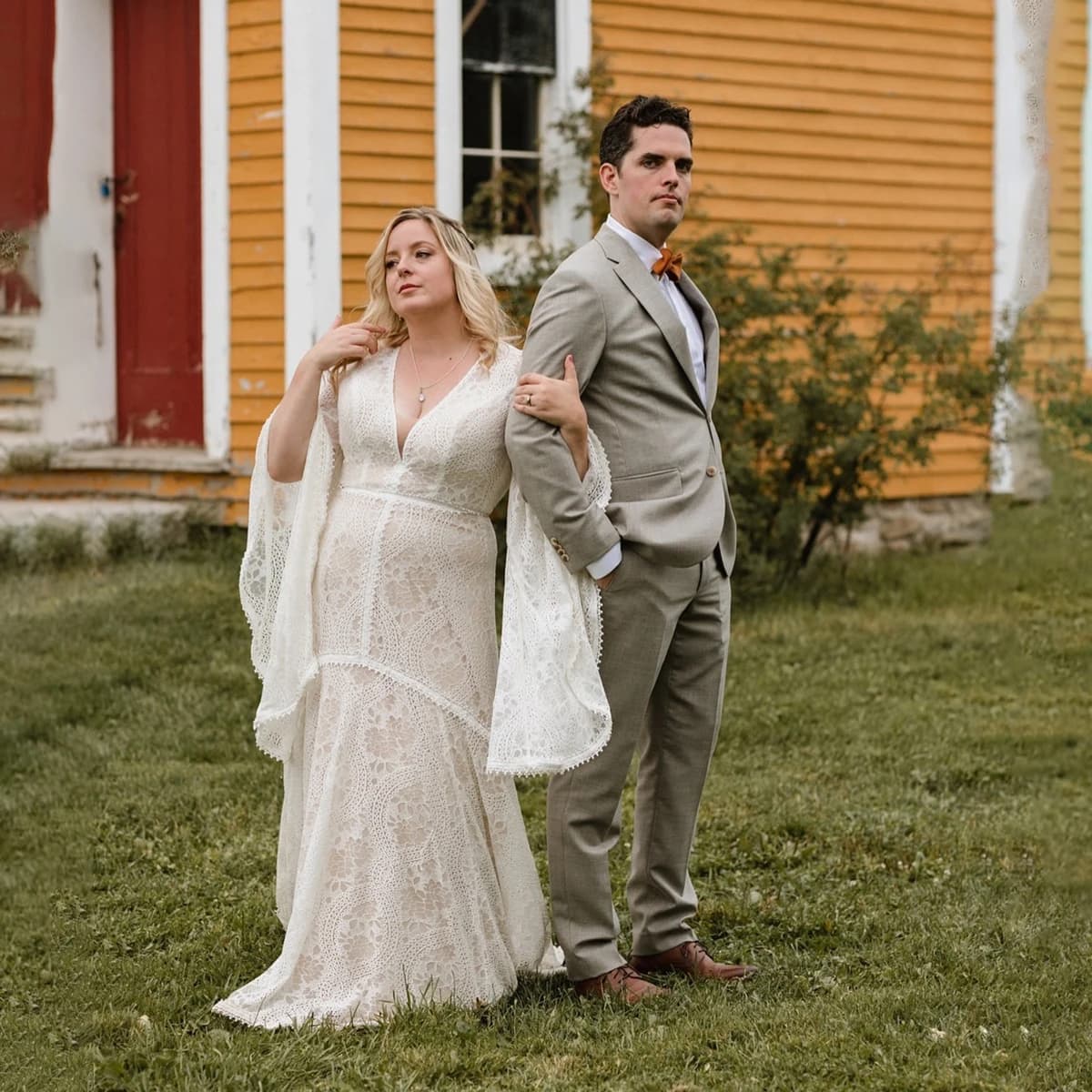 Large Size Full Flare Sleeves Bohemian Backless Wedding Dress Build-in Bras Customized Overweight Lace V Neck Bridal Gowns