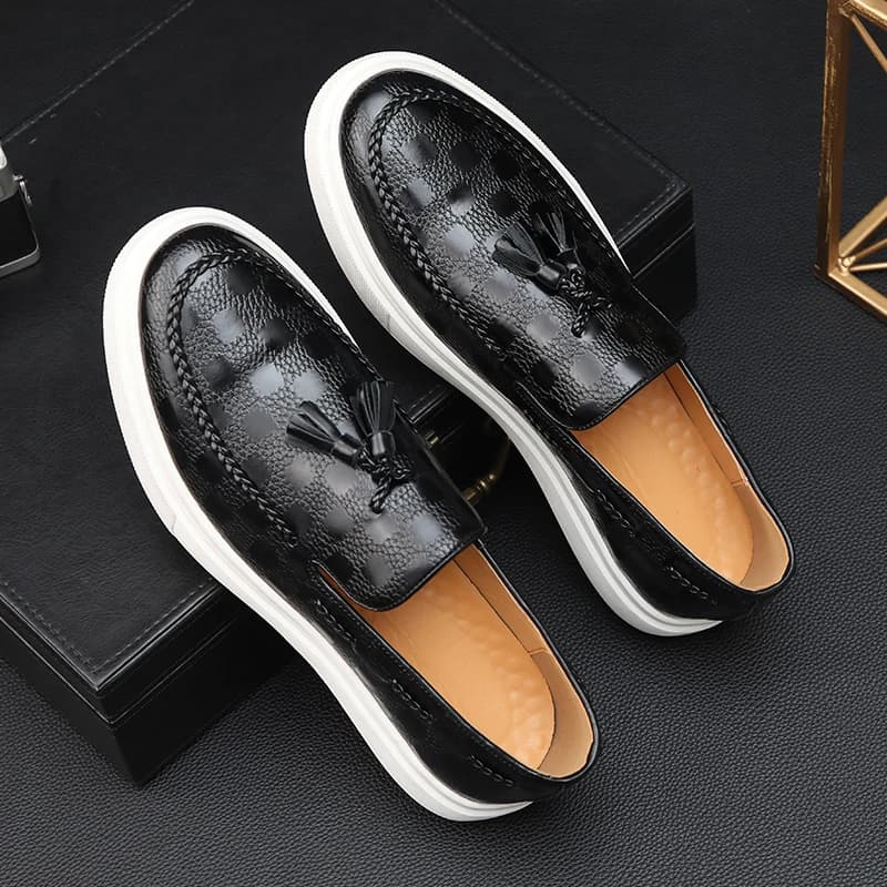 Fashion Men's Casual Shoes Embossed Leather Men Classic Retro British Style Tassels Loafers Mens Slip-on Outdoor Driving Flats