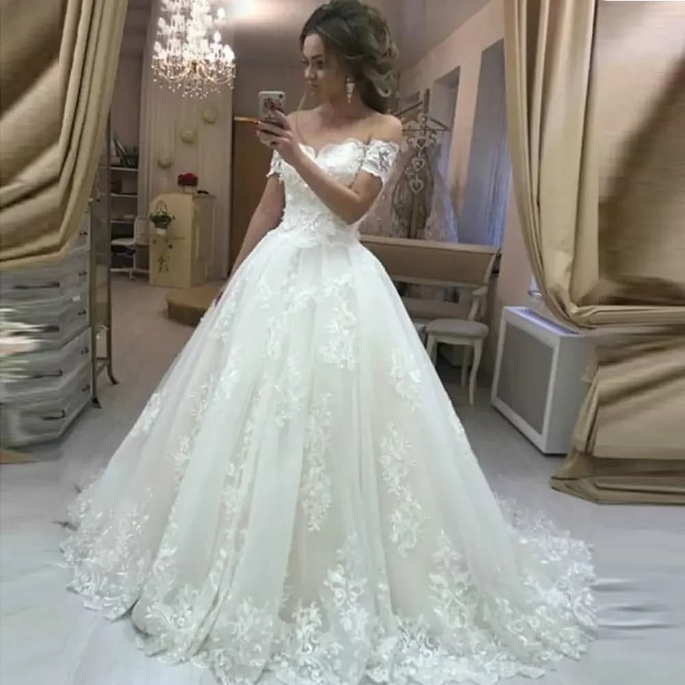 Customized Off-Shoulder A-line Wedding Dresses Robe De Mariée Vintage Lace Applique Sweep Train Luxury Plus Size Bridal Gown