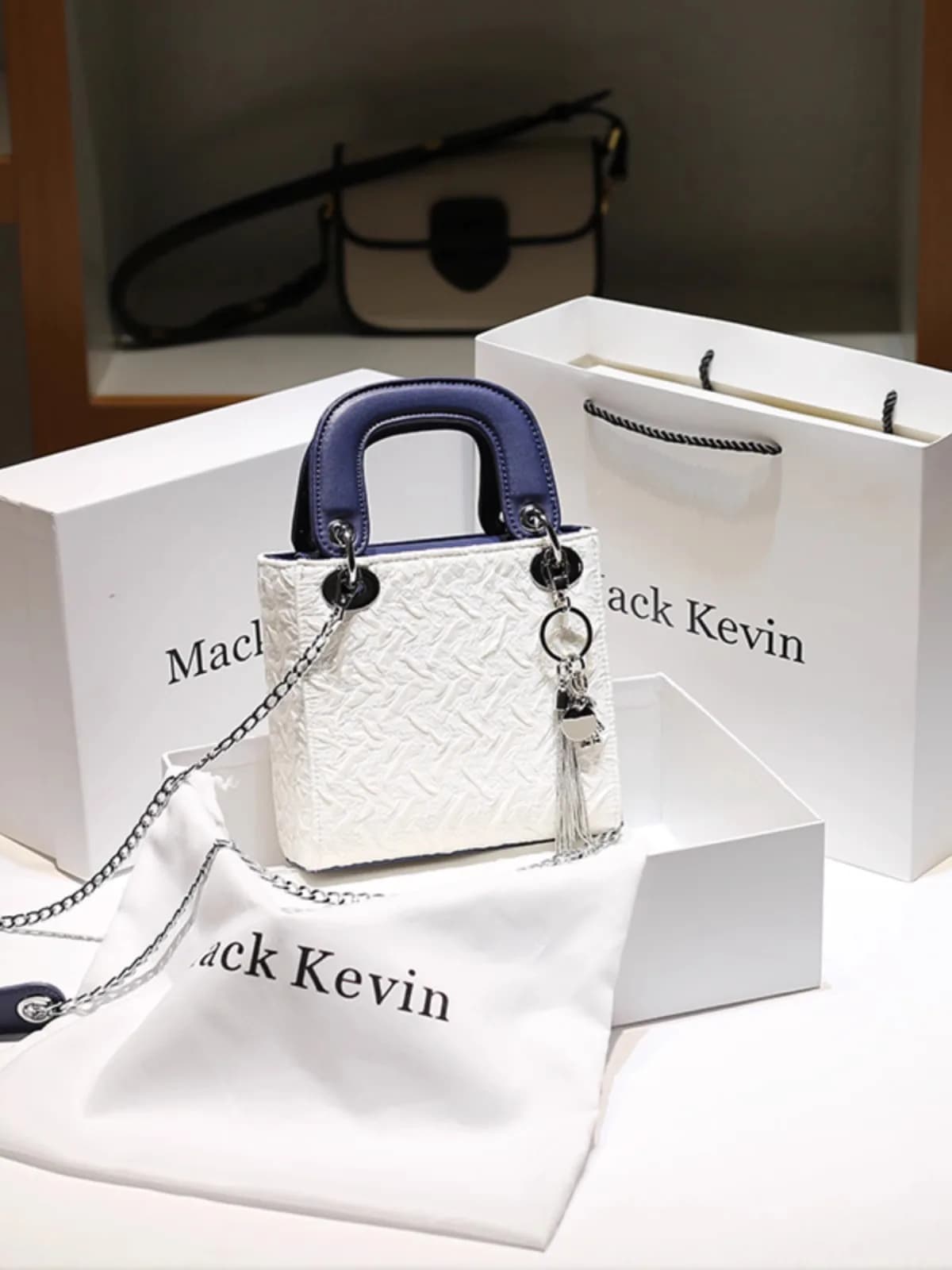 2025 New Fashion and Popular Handheld Square Bag with Contrast Color Women's Beautiful and Luxury Shoulder Bag with Decoration