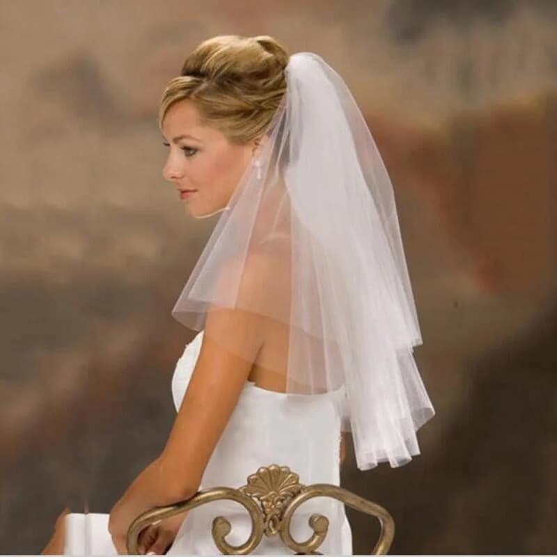 2 Tiers Bride Wedding Veil Short Fingertip Bridal Tulle Veil with Comb and Cut Edge