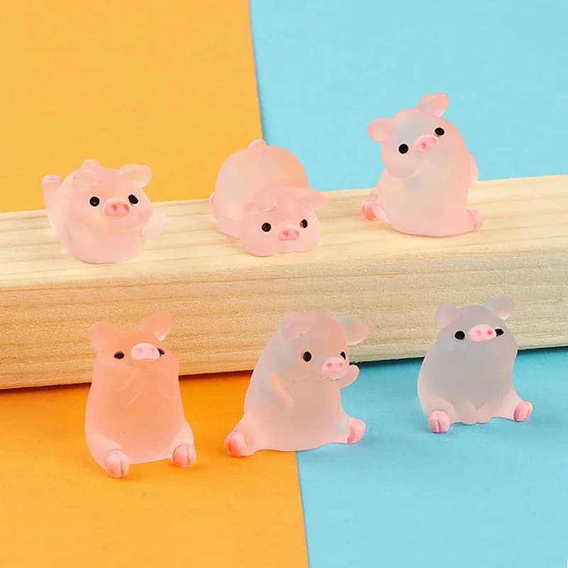 A Set Of Six Resin Cute Glow-In-The-Dark Piggy Ornament DIY Keychain Micro-Landscaping Accessories Home Desktop Car Decoration