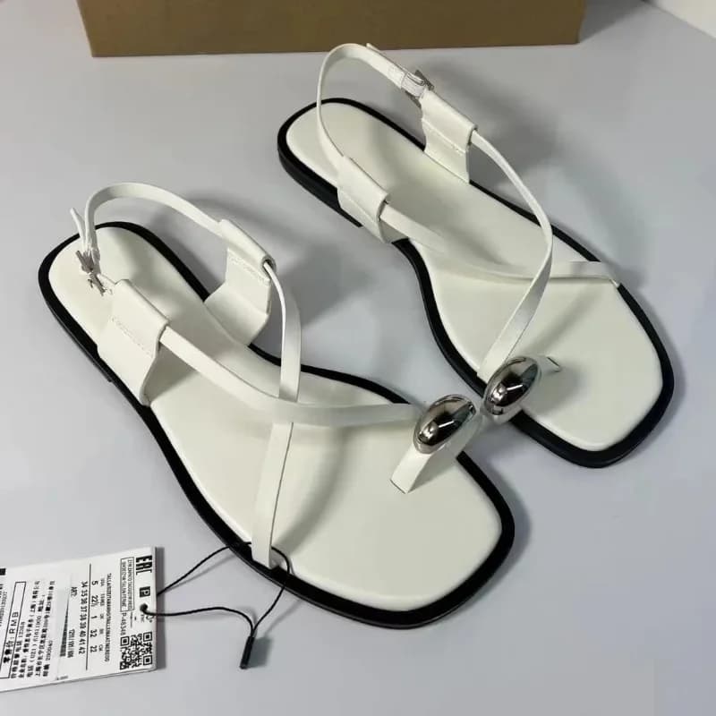 Brand Design Women Flat Sandals Clip Toe Leisure Outside Beach Shoes for Lady Fashion Metal Decoration 2025 Summer Footwear