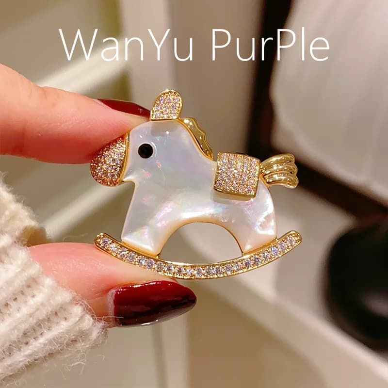 Cute Rainbow Unicorn Brooches For Women Cute Coat Dress Clothes Accessories Clip Pin Buckle Gold Color Fashion Jewelry