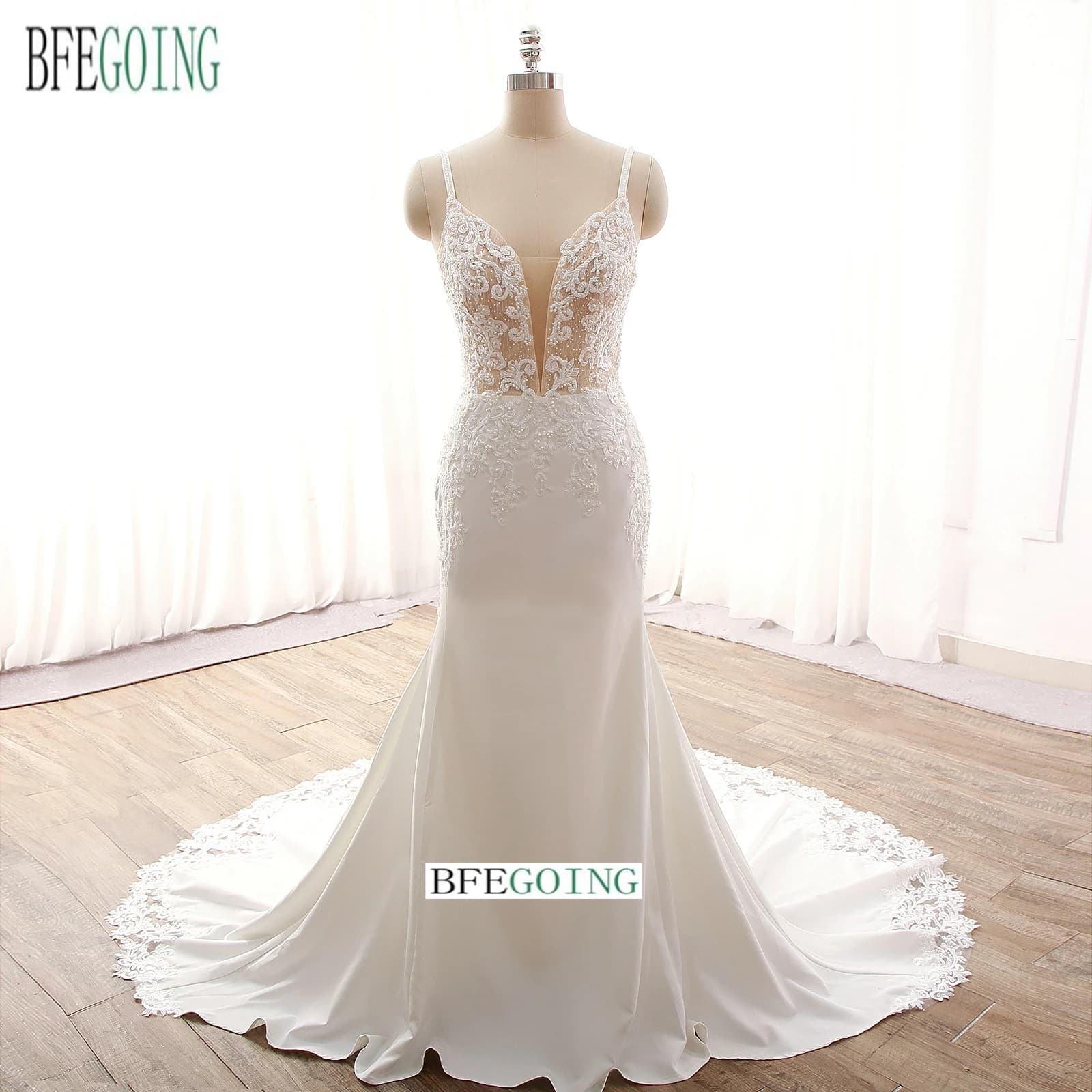 Luxurious Lace Appliques Beading Mermaid /Trumpet Wedding Dresses Chapel Train Custom Made Floor-Length V-Neck Spaghetti Straps