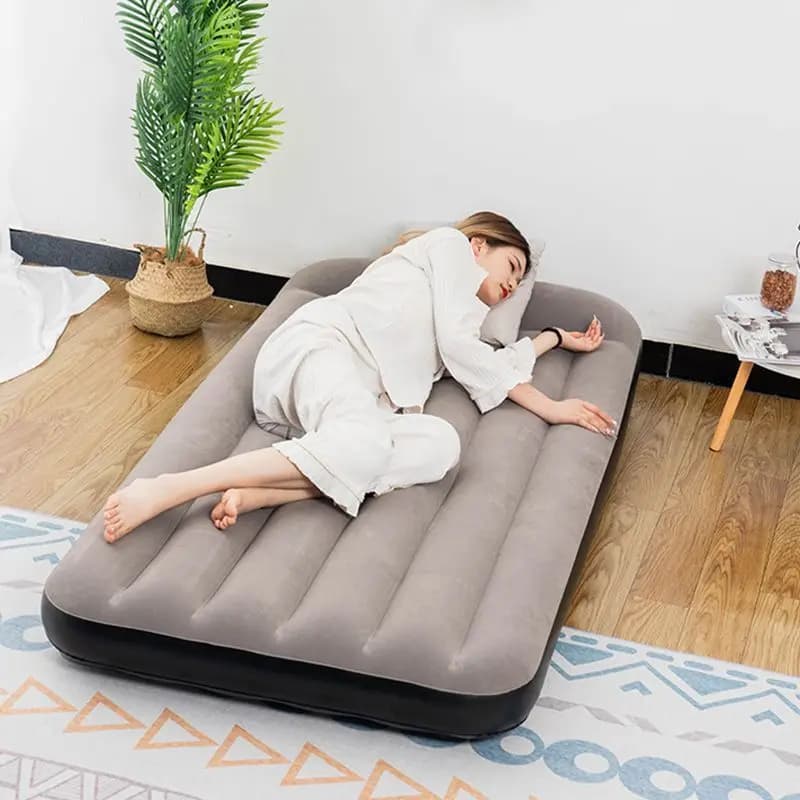 Air Mattress with Built in Pump Single Air Bed with Blow up Mattress Suitable for Home and Guests Top Flocking Thicken Bed Mat
