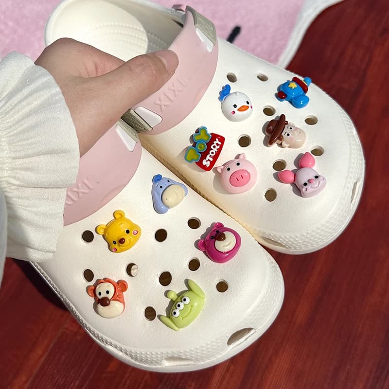 11PCS/set Cartoon Tory Story Hole Shoe Charms Decoration Shoe Buckle Buzz Woody Winnie the Pooh DIY Shoes Flower Accessories