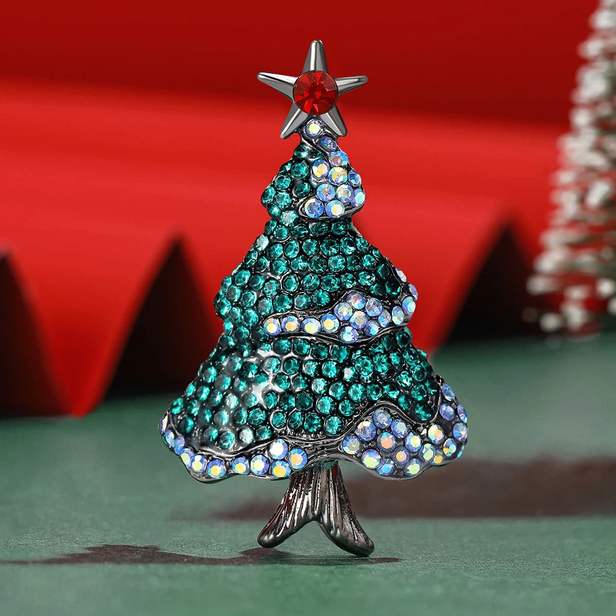 Christma’s Rhinestones Christmas Tree Brooches for Women Unisex Enamel Plant Pins Event Party Decoration Clothes Accessories
