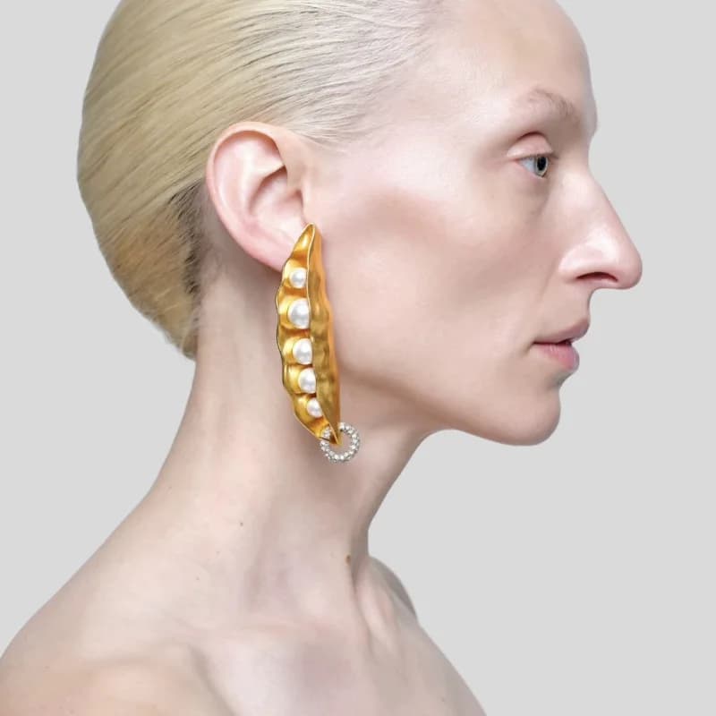 European and American Personalized Metal Pod Pearl Earrings for Women Jewelry Gifs