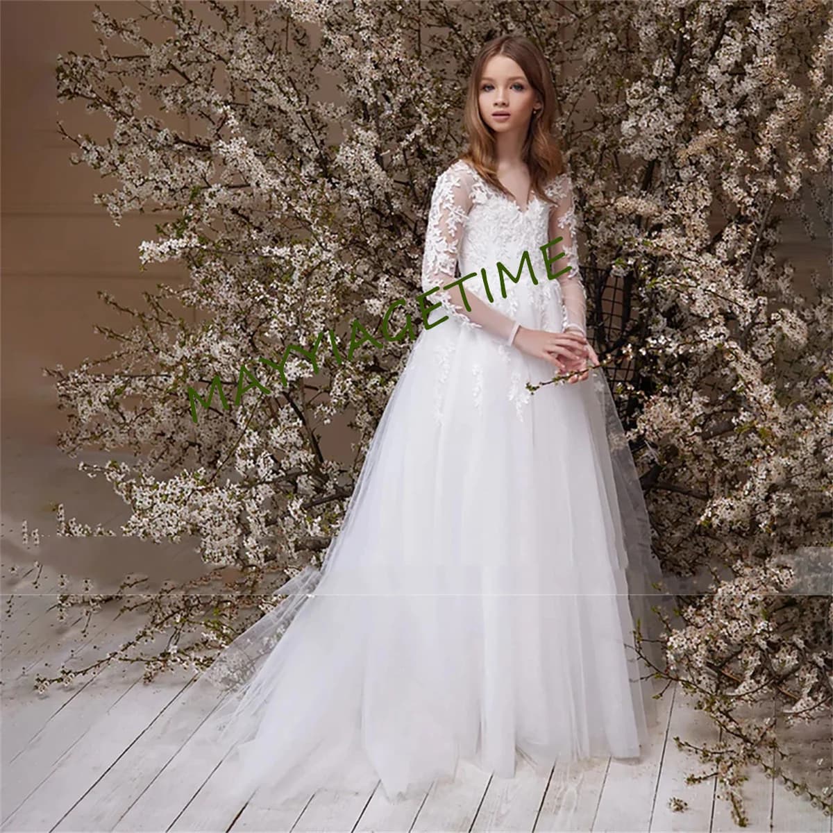 Simple White Flower Girl Dress For Wedding With Lace Appliques Long Sleeves 2024 Floor Length A-Line V-Neck First Communion Gown