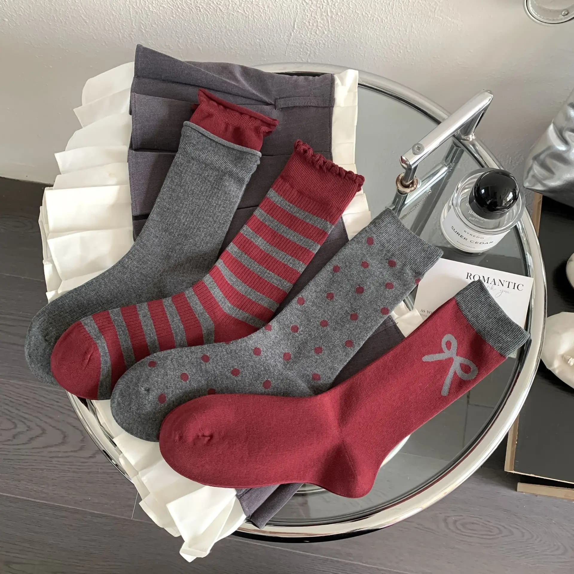 Red Stripe Lovers Middle Tube Designer Socks Cotton Autumn Winter Bowknot Ins Cute Socks Kawaii Harajuku EUR35-40