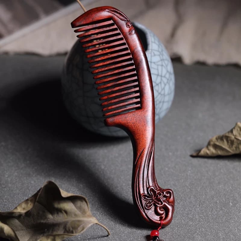 Rosewood antique carved wooden comb hand-polished wooden crafts wooden massage comb to give his girlfriend a gift.