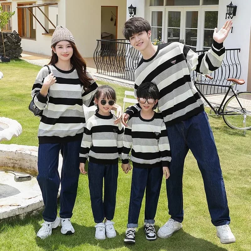 Autumn Same Family Outfits Baby and Dad Mom Jeans Father Mother and Son Daughter Matching Long Sleeve Sweatshirts Kids Clothing