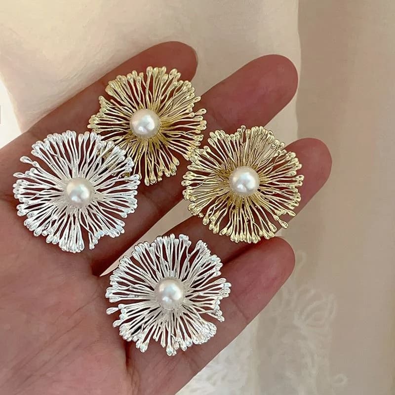 XIALUOKE Vintage Fashion Metal Cutout Fireworks Pearl Stud Earrings Women Personality Dandelion Flower Earrings Holiday Jewelry