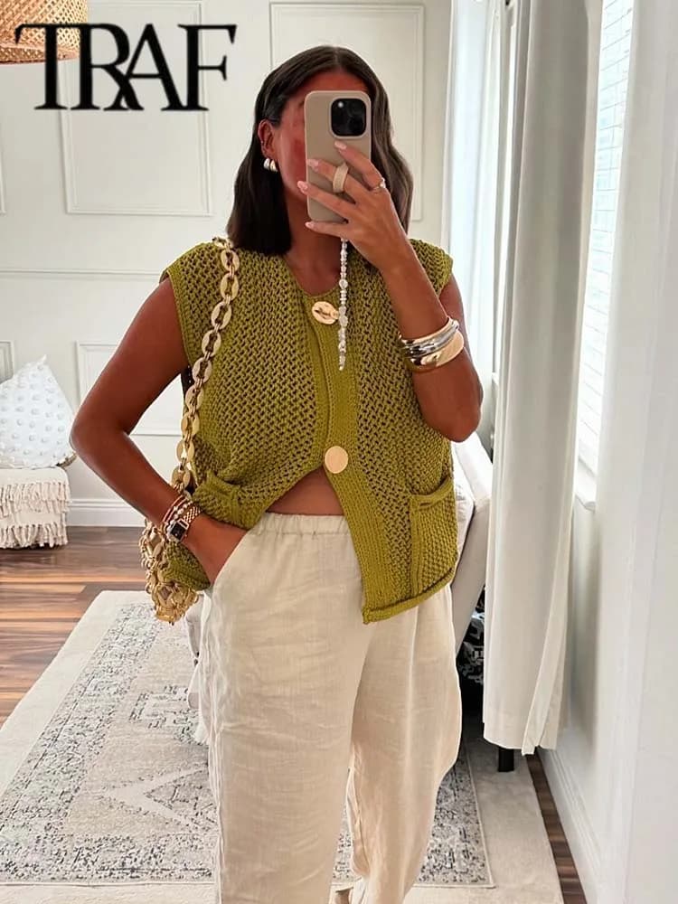 Women Fashion Sleeveless Coarse Needle Knitting Vest Sweater Female Chic Big Pockets Patch Buttons Cardigan Waistcoat Tops