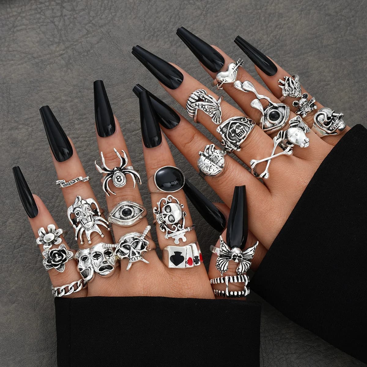 24 Pcs/Set Gothic Ring Set for Women Men Fashion Clown Face Devil Smile Face Pattern Finger Rings Punk Halloween Jewelry Gifts