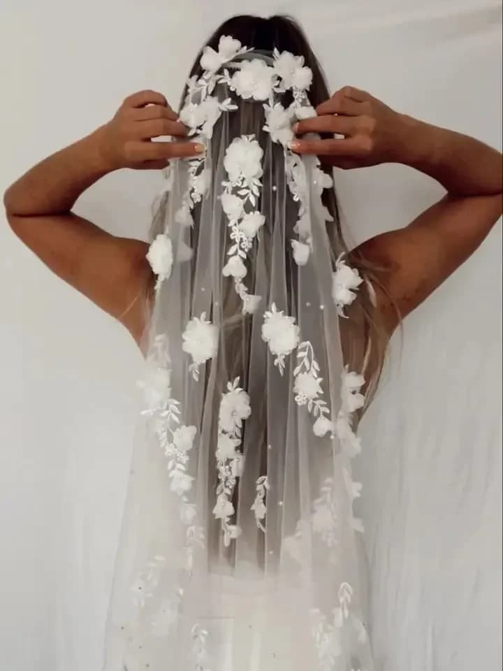 Bridal Ivory White Pearls Petals 3D Floral Mantilla Wedding Veil Long Floral Veil with Comb Romantic Embroidery Veil