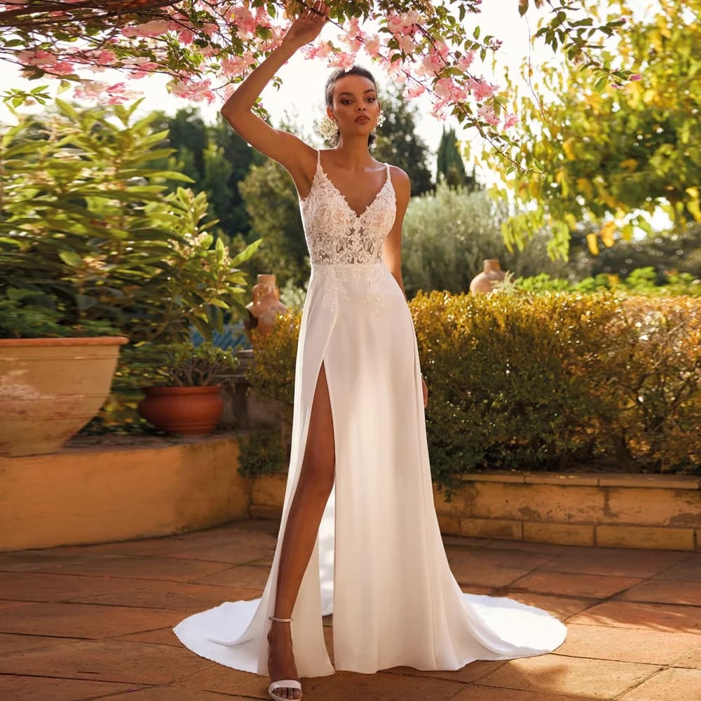 Customized Classic Spaghetti Strap Wedding Dresses V Neck Sleeveless Bridal Gowns Applique Front Slit A-Line Vestidos De Novia