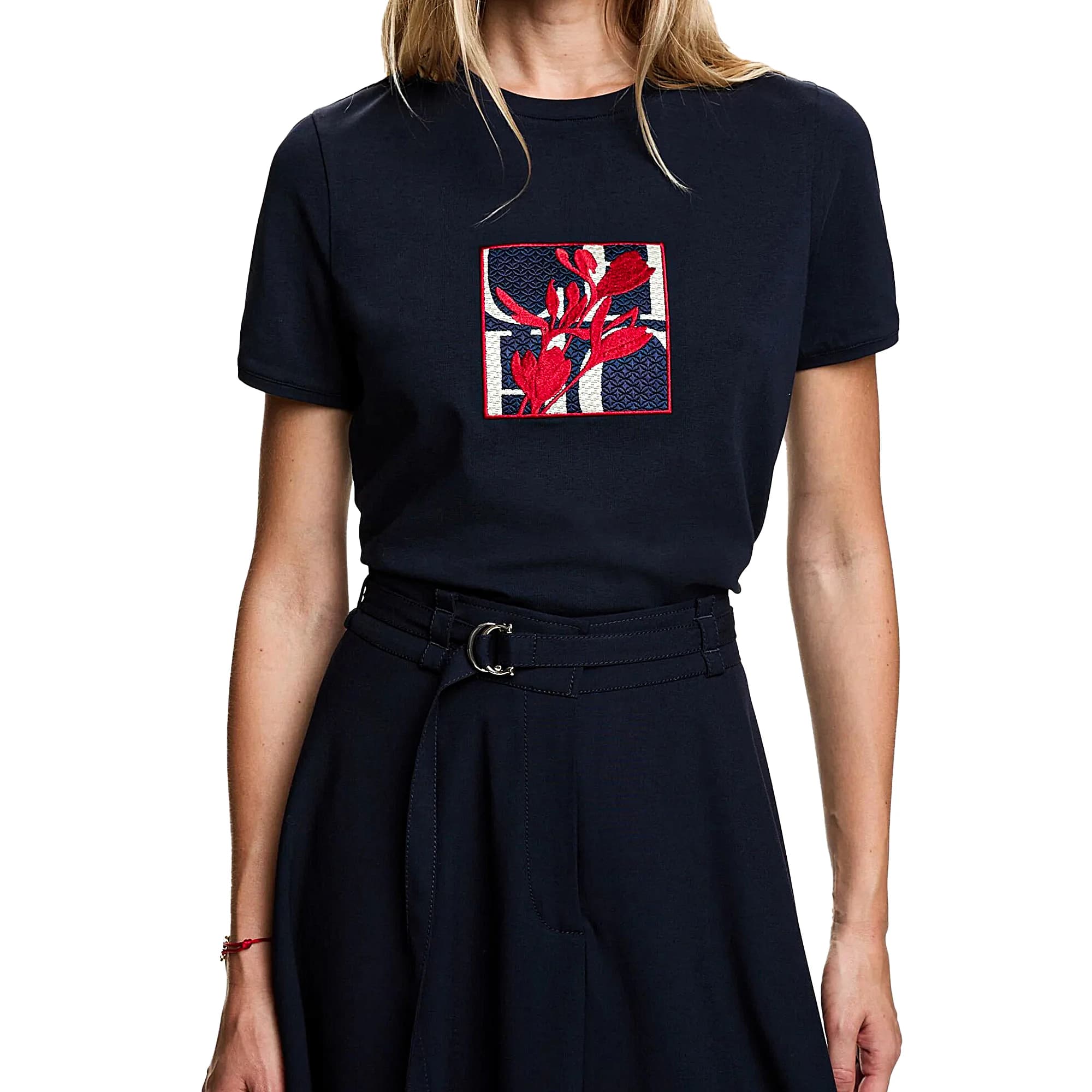 CHCH 2025 Summer New Women's Embroidered T-shirt Short Sleeve O Neck Casual Design Slim Solid color Female Tops T-shirt Top