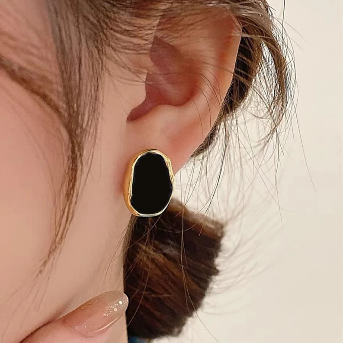 Korean Retro Black Geometric Small Fashion Light Luxury High end Design Sense Earrings Women's Jewelry