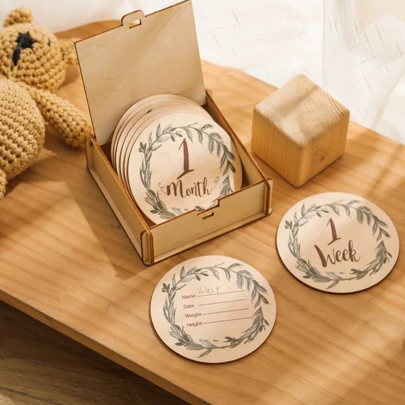 8Pcs Wooden Baby Milestone Cards Number Monthly Memorial Cards Wooden Engraved Age Photography Accessories Baby Birthing Gift