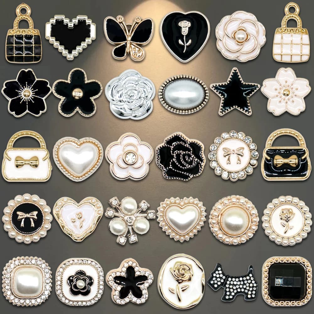 1pcs Acrylic Shoe Charms Pearls Shoe Decorations Pins for Sandals Accessories Luxury Bling Dog Clog Buckle for Women Girls Gifts