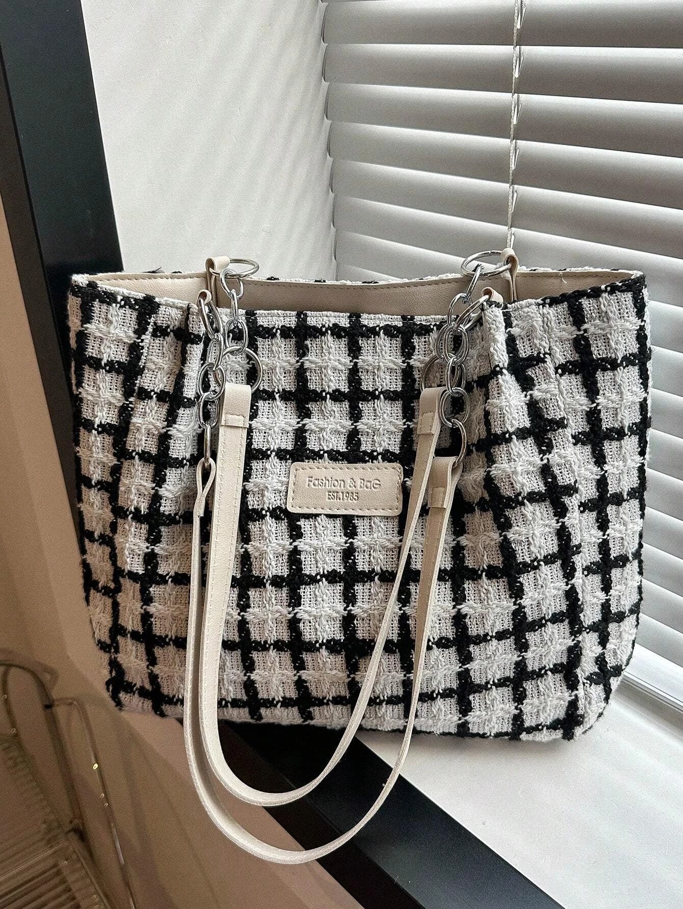 Tweed Black And White Two-Color Plaid Handbag Simple Leisure Zipper Opening Shoulder Bag For Women Fashionable Tote Bag
