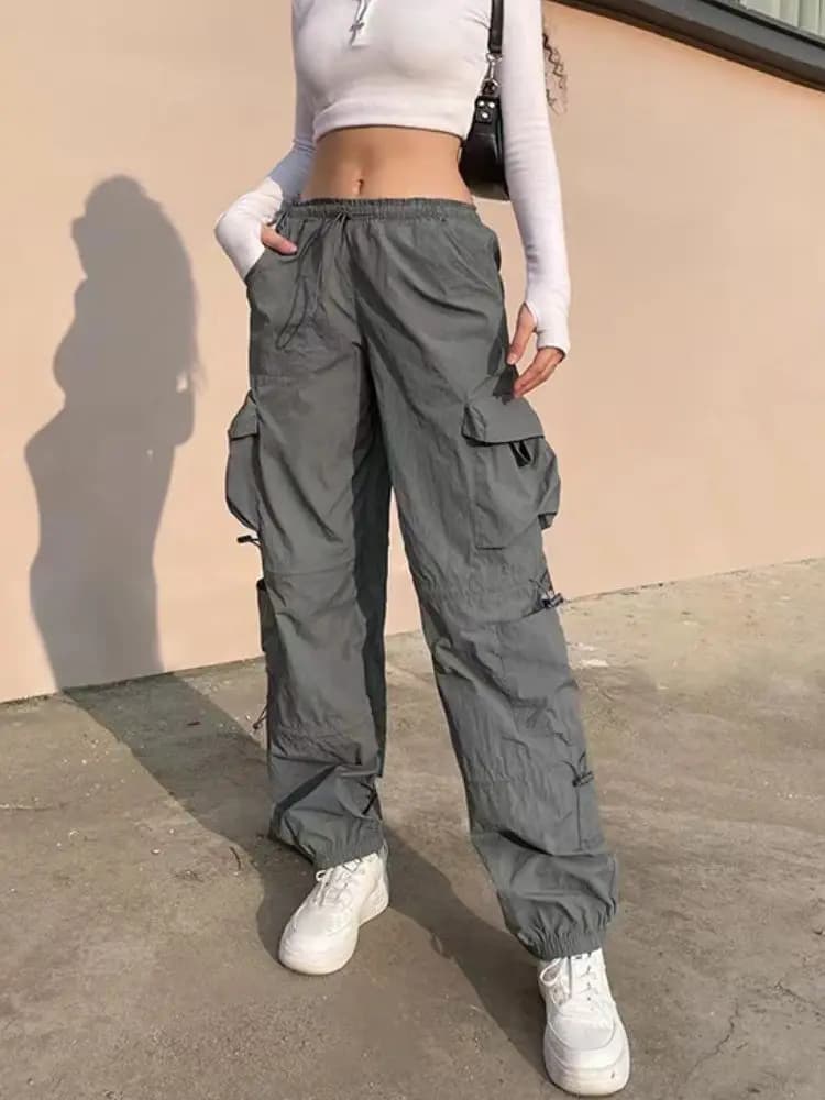 American street style design with multiple pockets, workwear with drawstring elastic and loose fit, hip-hop low waist sports pan