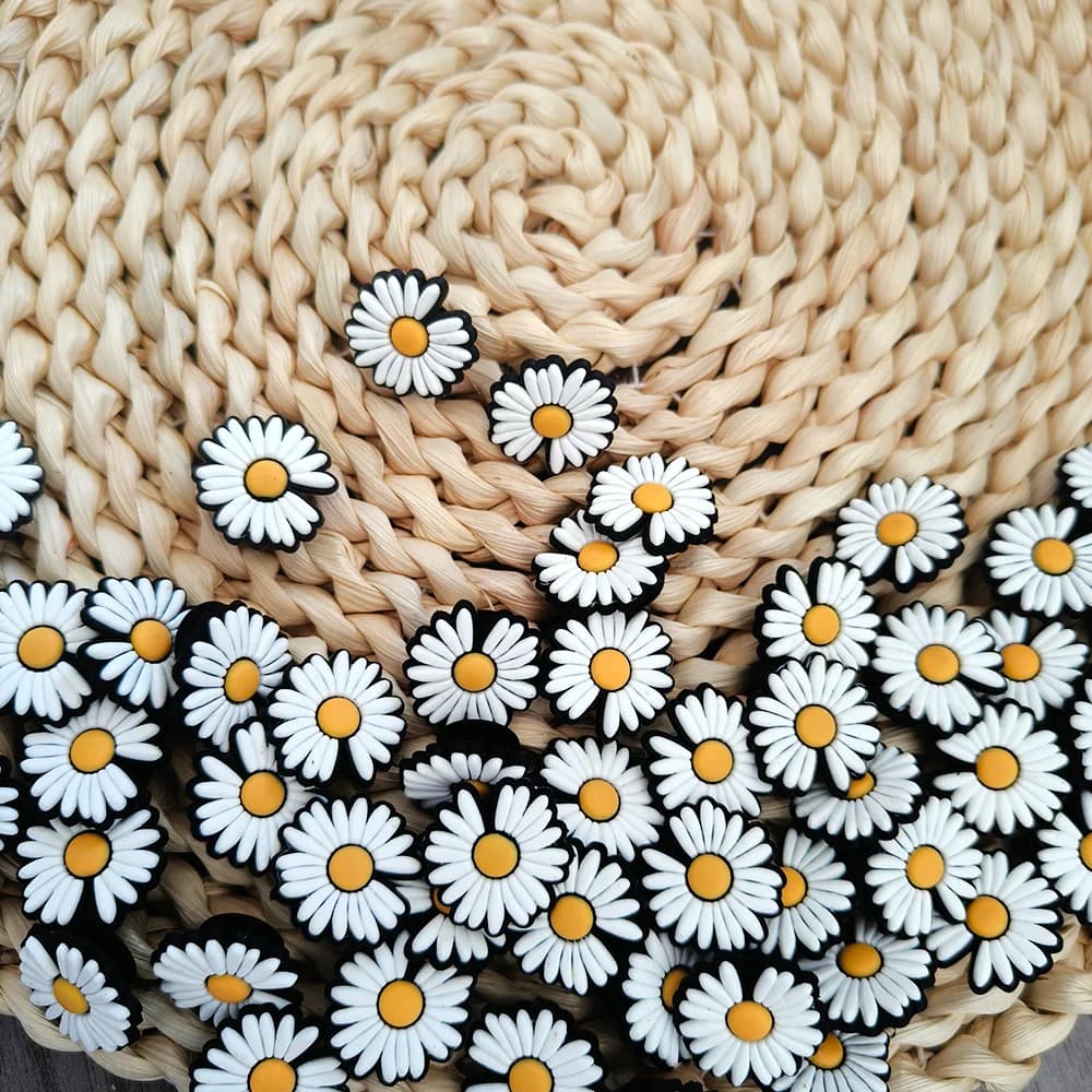 Little Daisy Flowers Little Cute White Flower Diy Shoe Charms PVC Sandals Decorations Clog Shoes Accessories Charms