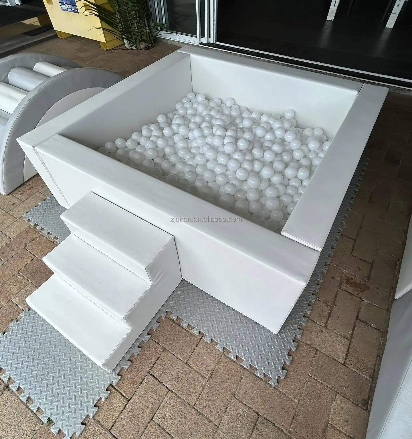 Customized products for plastic toys, ball pits, children's and adult soft games. Contact customer service for inquiry