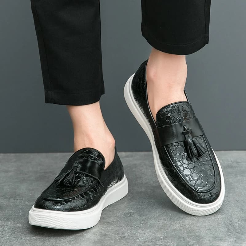 Black men's loafers Trendy tassel design style Outdoor leisure party Daily office driving Adult plus size shoes New 38-46